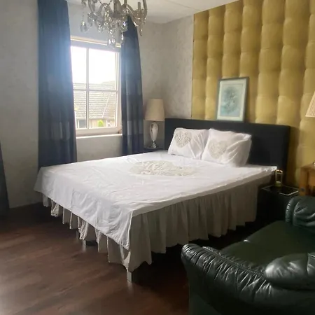 D No Bathroom, Geen Badkamer Bed & Breakfast