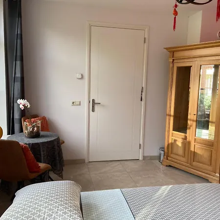 D No Bathroom, Geen Badkamer Bed & Breakfast *